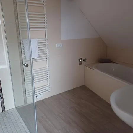 Gasthof Und Gaststätte Zur Brauschänke 3*