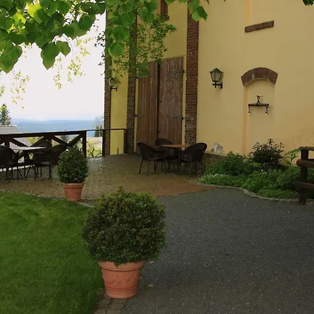 Und Gaststätte Zur Brauschänke Gasthof Schöneck